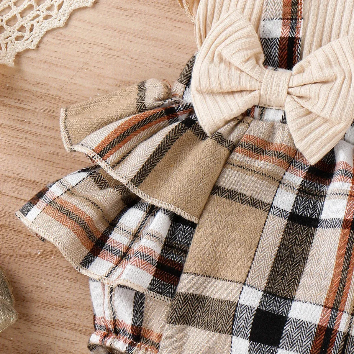 Baby Girl 95% Cotton Ribbed Ruffle-sleeve Bow Décor Spliced Plaid Romper & Headband Set Perfect for Outings 2pcs