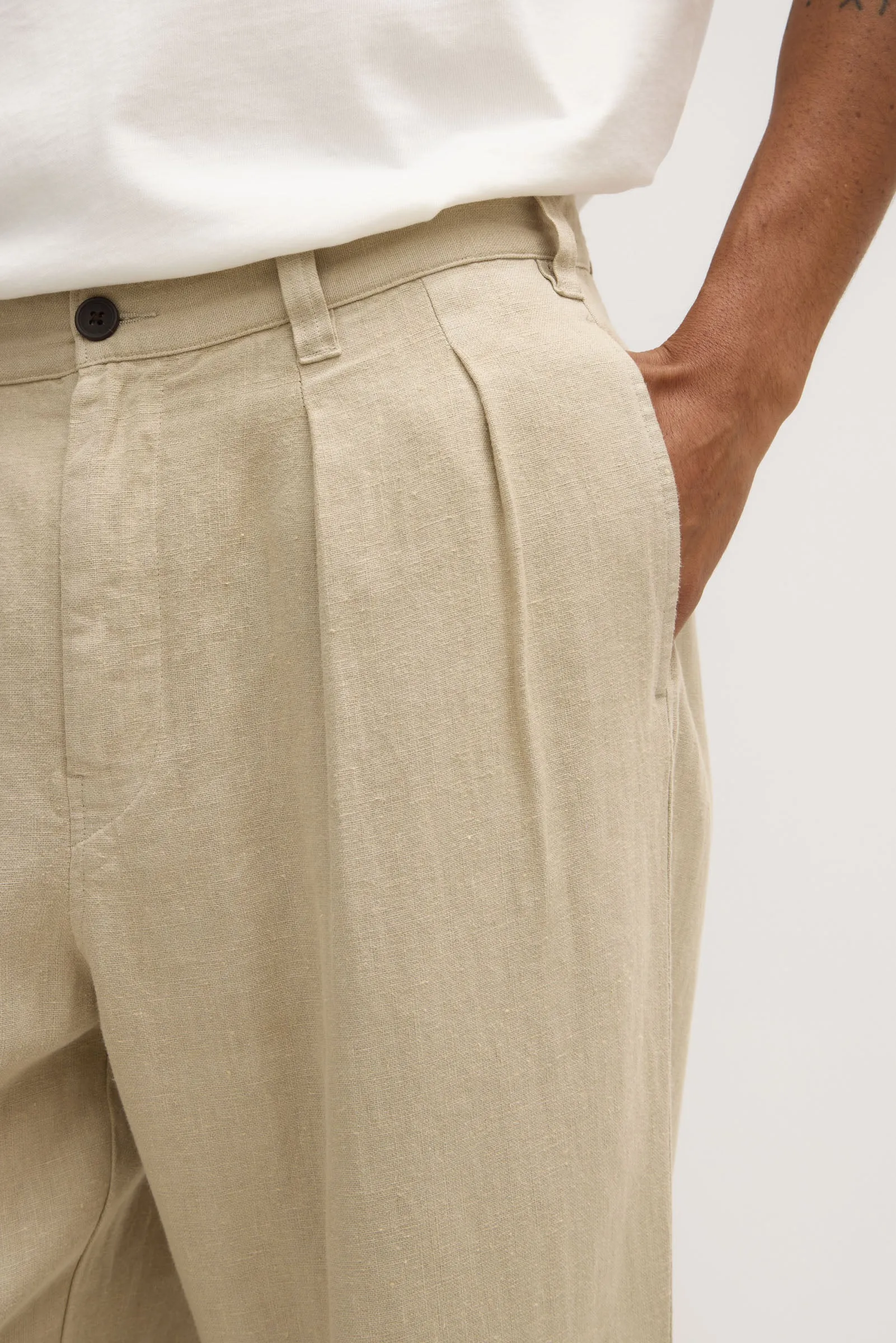 Miles Pleated Linen Chino