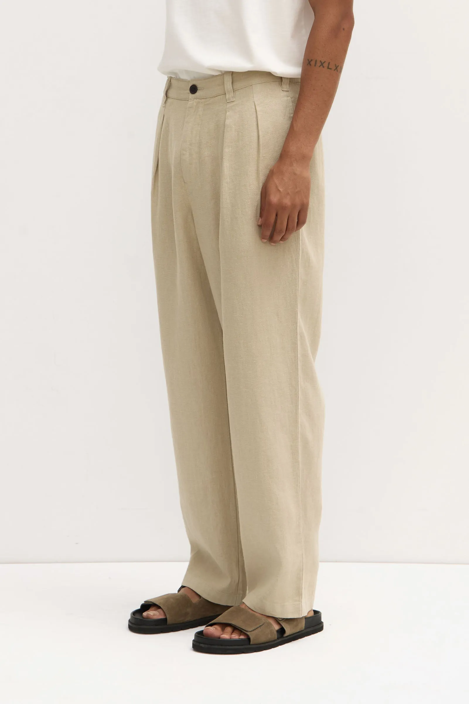 Miles Pleated Linen Chino