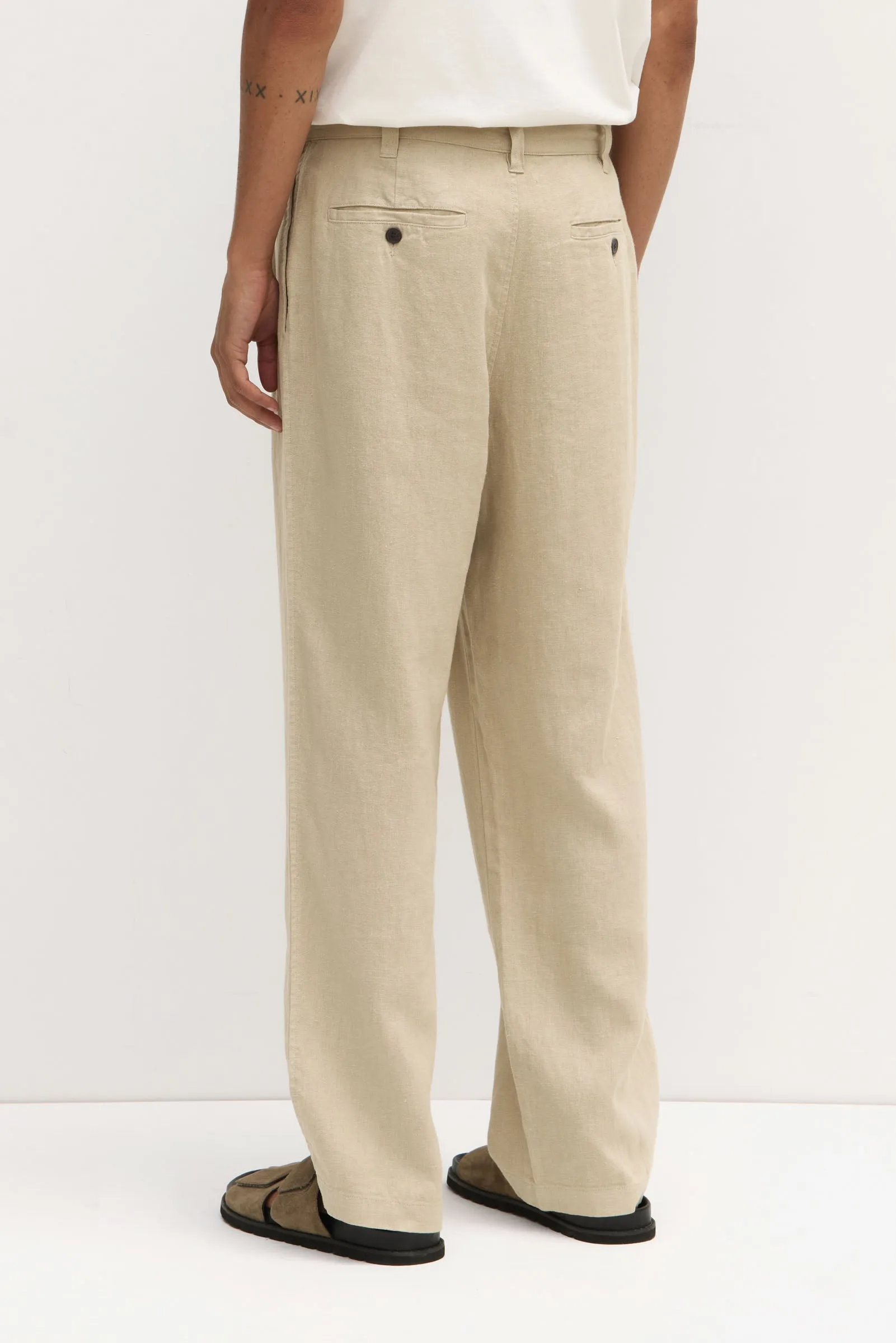 Miles Pleated Linen Chino