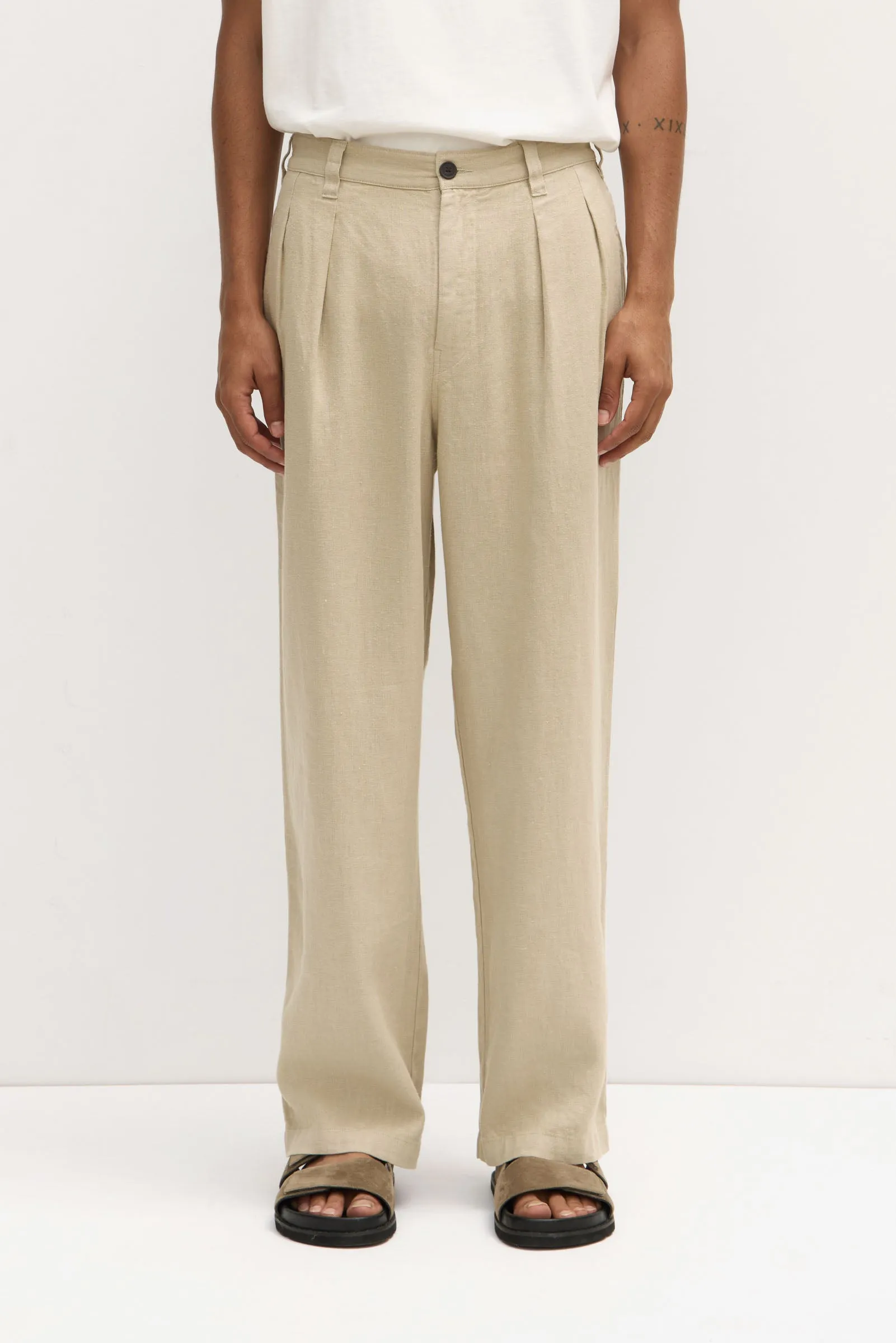 Miles Pleated Linen Chino